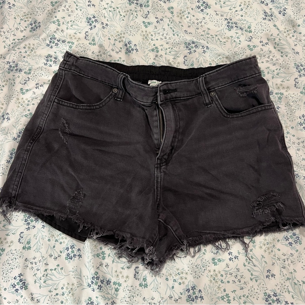 Black Aerie shorts!